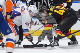 Islanders Canucks Hockey