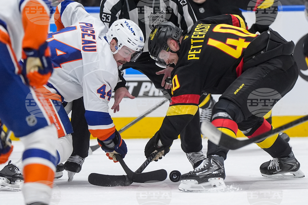 Islanders Canucks Hockey