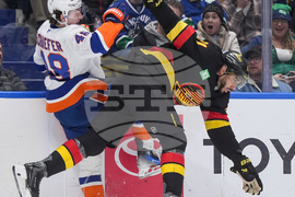 Islanders Canucks Hockey