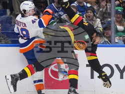 Islanders Canucks Hockey