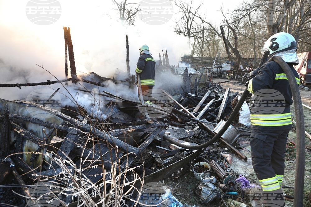Пожар изпепели заведение за хранене в Шкорпиловци, няма пострадали