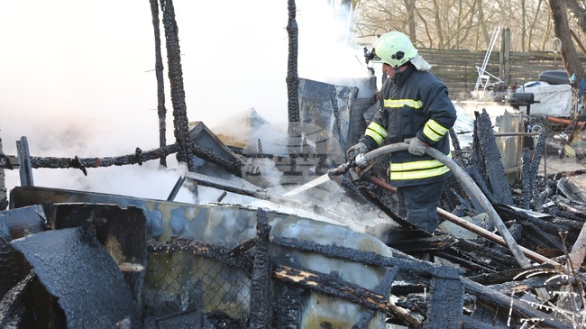 Ликвидирани са 84 пожара през изминалото денонощие в страната, няма пострадали