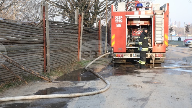 Общо 83 пожара са ликвиздирани през денонощието, един човек е пострадал