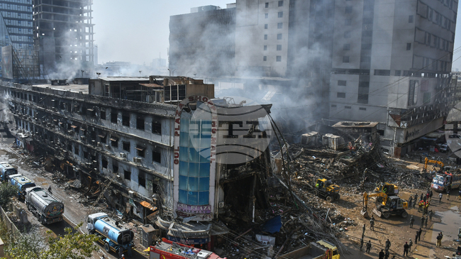 Досега са разпознати 29 жертви на пожара в най-големия пакистански град Карачи