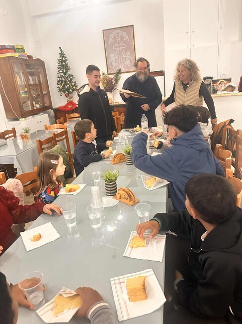 Занятия, свързани с българските и гръцките празнични традиции, бяха организирани в Българското училище „Васил Левски“ в Йерапетра, Гърция