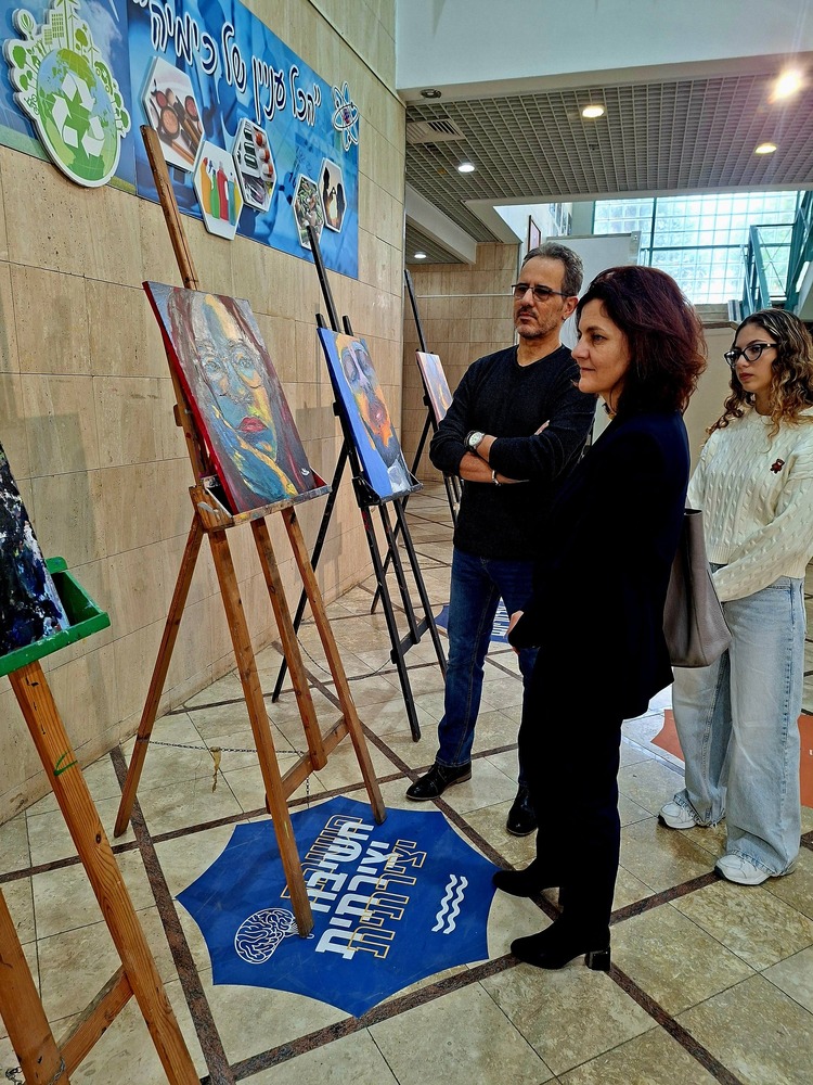 Посланикът на България в Тел Авив гостува на училище за наука и изкуства в гр. Нахария, където бе обсъдено спасението на българските евреи