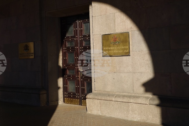 Конституционният съд ще заседава по делото за оставката на президента Румен Радев