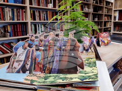 Варна - читалище „Васил Левски 1945“ - библиотека - китайски книжен кът