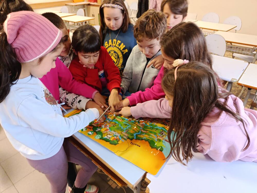 Деца от Българското училище „Св. св. Кирил и Методий“ в Барселона се запознаха с български природни и културни забележителности