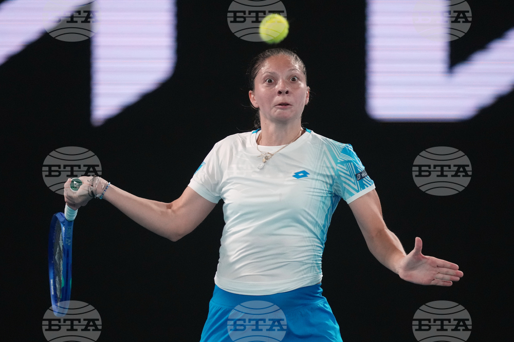 "Щастливата губеща" Антония Ружич достигна четвъртфиналите на турнира по тенис в Дубай, Гоф победи Мертенс