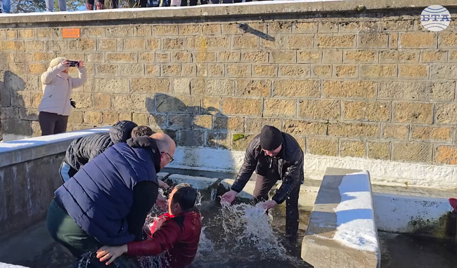 Традиционният обичай „Къпанки“ пресъздадоха в свищовското село Царевец