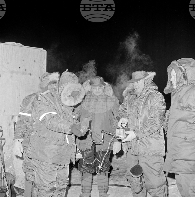 Стратегически бомбардировач Б-52 Stratofortress, въоръжен с четири водородни бомби, се разбива в Гренландия на 21 януари 1968 г.