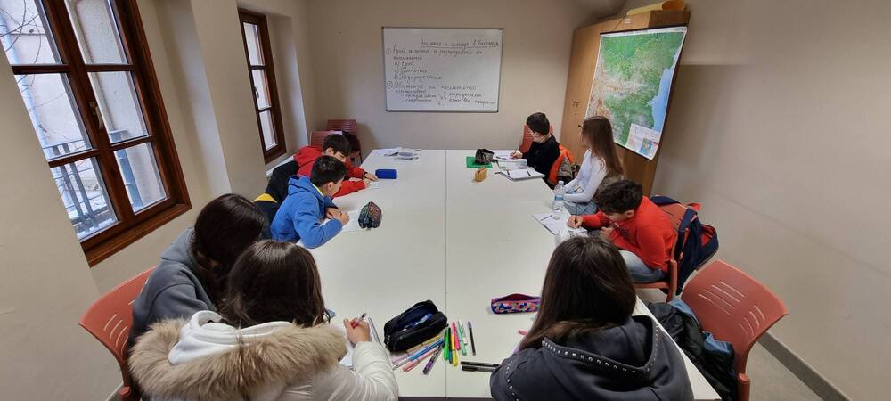 Урок на тема „Население и селища в България“ се състоя в Българското училище „Родна реч“ в Тудела, Испания