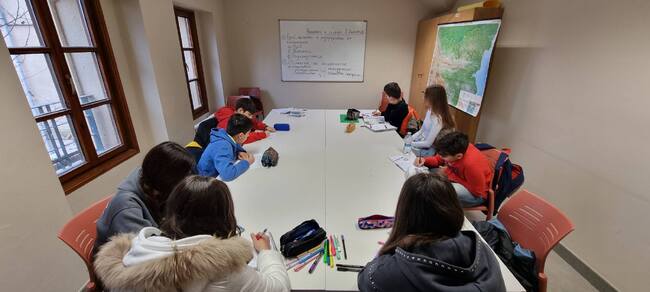 Урок на тема „Население и селища в България“ се състоя в Българското училище „Родна реч“ в Тудела, Испания