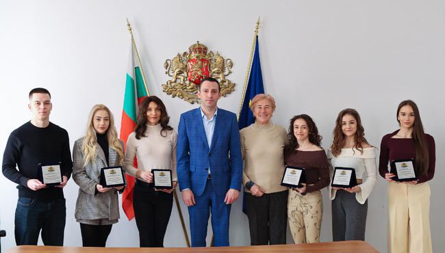 Министър Иван Пешев награди българските състезатели по аеробика за успехите през 2025 година