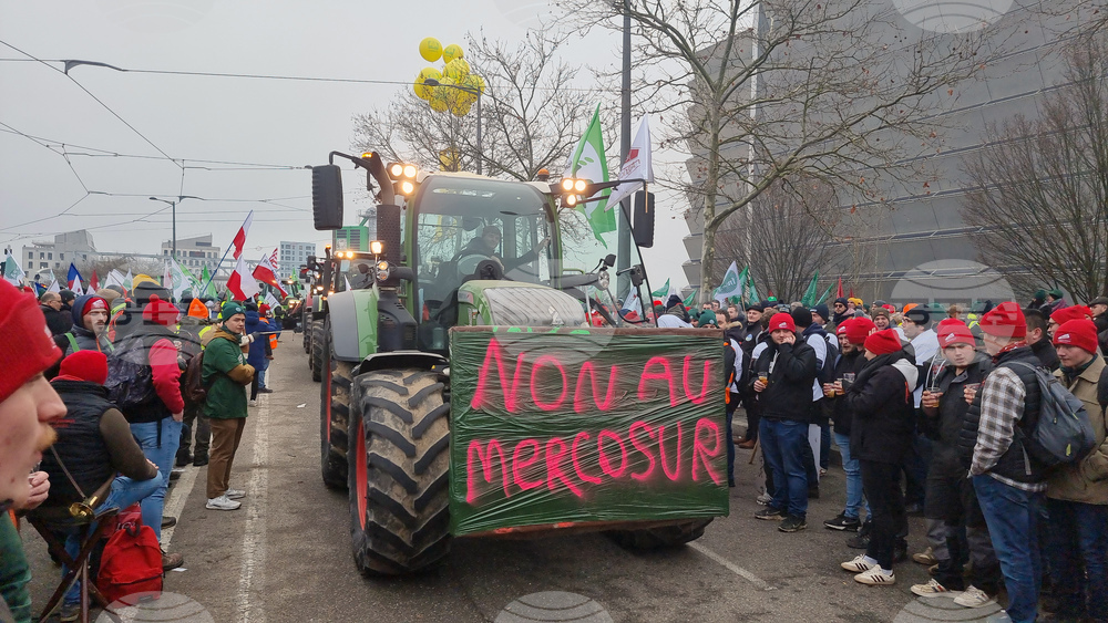 European Farmers Protest EU-Mercosur Trade Deal Outside European Parliament, Some 40 Bulgarians Participate