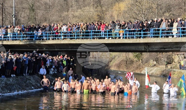 Богоявление в Босилеградския край: Игор Василов извади Честния кръст от река Драговищица