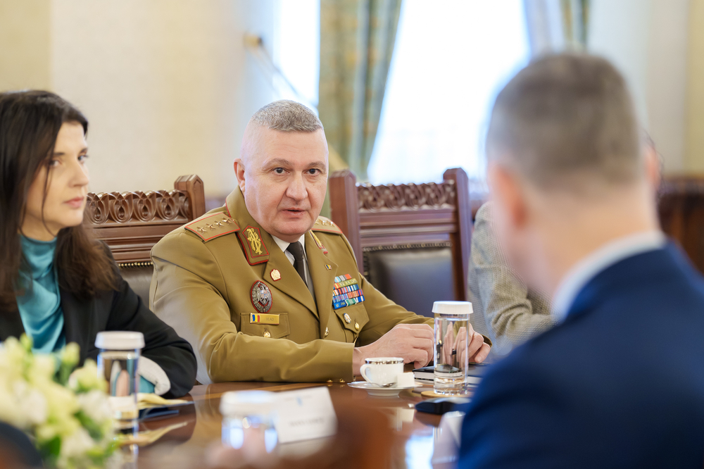 Румънското население трябва да бъде готово да подкрепи военни усилия, заяви началникът на Генералния щаб на отбраната на страната