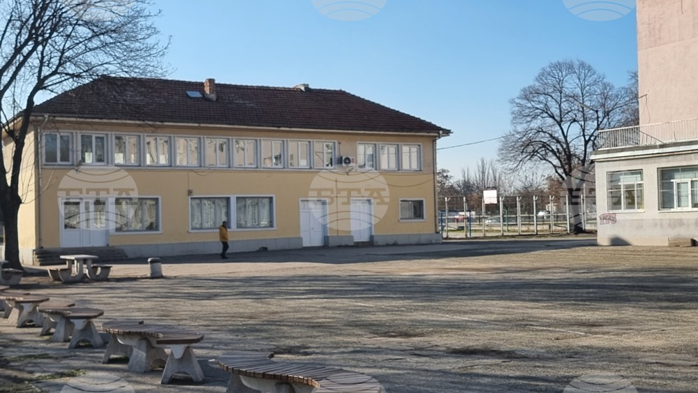 Пловдив - ОУ "Васил Петлешков" - физкултурен салон