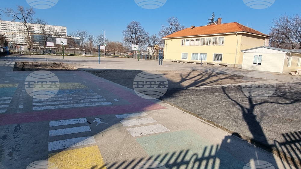 Пловдив - ОУ "Васил Петлешков" - физкултурен салон