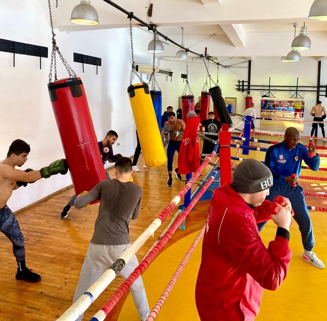 Боксьорите от националния отбор на България водят усилена подготовка на Белмекен