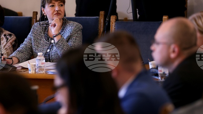 Правната комисия продължава да разглежда на второ четене промените в Изборния кодекс, но без гласуване на текстовете