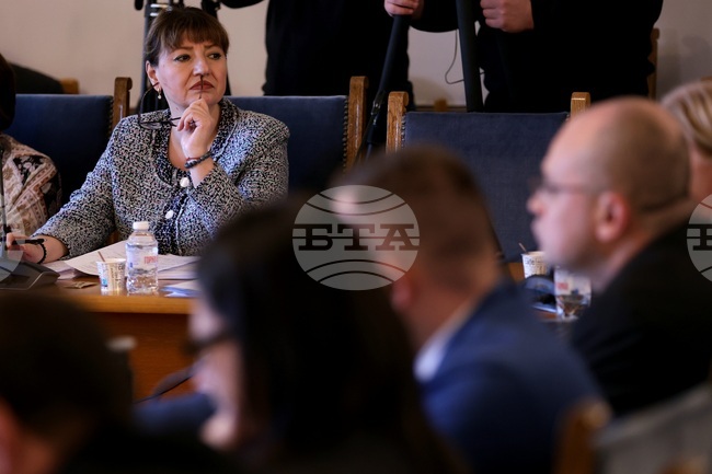 Правната комисия продължава да разглежда на второ четене промените в Изборния кодекс, но без гласуване на текстовете