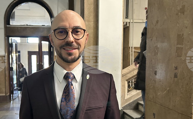 Монография - Момчил Баев