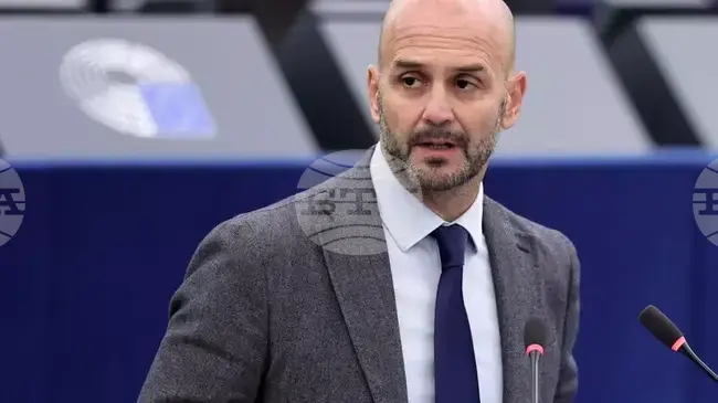 АНСА: Спирането на търговското споразумение между САЩ и ЕС от Европейския парламент е грешка, заяви евродепутат от партията на Мелони 