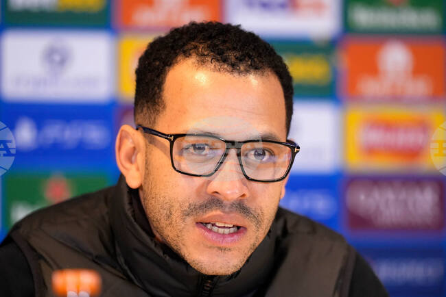 Мениджърът на Челси Лиъм Росиниър заяви, че няма смисъл да се обсъждат „нереалистични“ информации относно преминаването на Коул Палмър в Манчестър Юнайтед