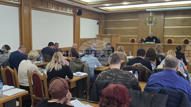 Съветниците в община Добричка се събраха на извънредно заседание, за да обсъдят отново решения, върнати от областния управител