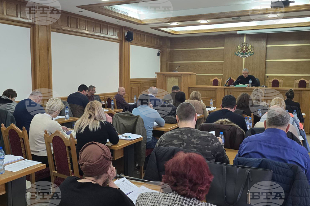 Съветниците в община Добричка се събраха на извънредно заседание, за да обсъдят отново решения, върнати от областния управител