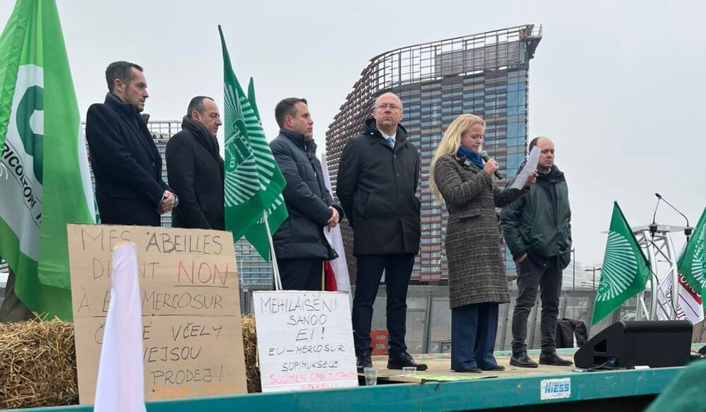 ПП „Възраждане”: Евродепутатът от “Европа на суверенните нации” Станислав Стоянов се присъедини към протеста срещу сделката с Меркосур