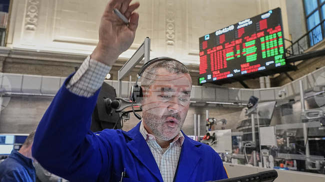 Индексите на Уолстрийт се повишават рязко на фона на оттеглените заплахи за мита към Европа и данни за американската икономика