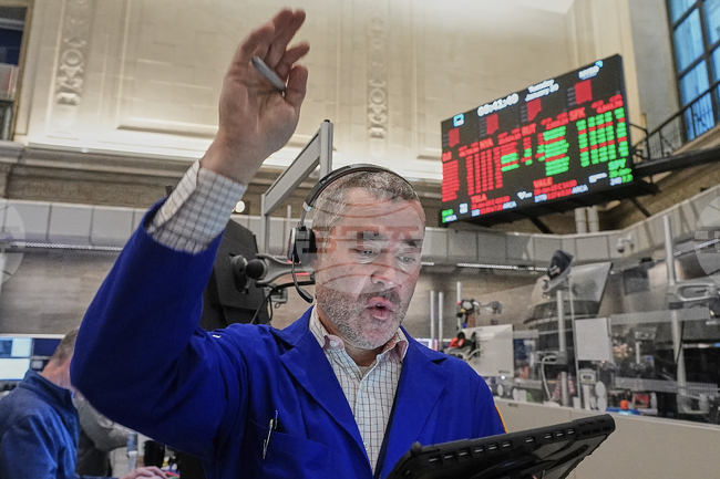 Индексите на Уолстрийт се повишават рязко на фона на оттеглените заплахи за мита към Европа и данни за американската икономика