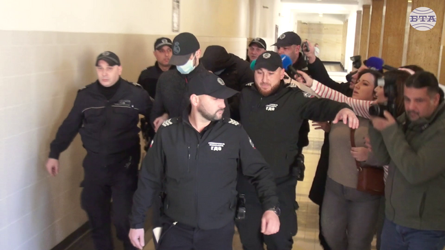 Съдът остави в ареста обвиняемите за обира на инкасо автомобил в Ихтиман