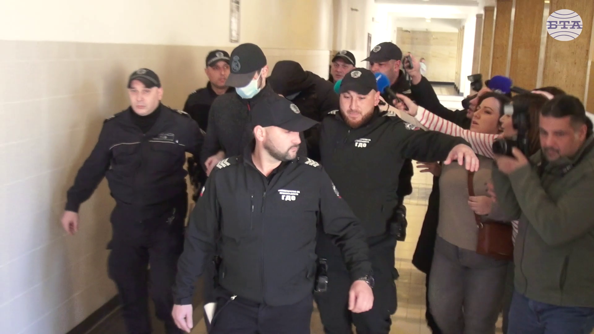 Съдът остави в ареста обвиняемите за обира на инкасо автомобил в Ихтиман