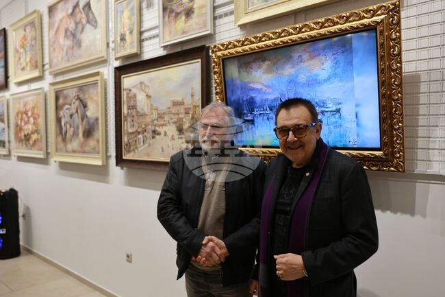 Новата изложба на Юрий Ковачев е апел за повече любов, разбирателство, мир и спокойствие, каза проф. Любомир Стойков