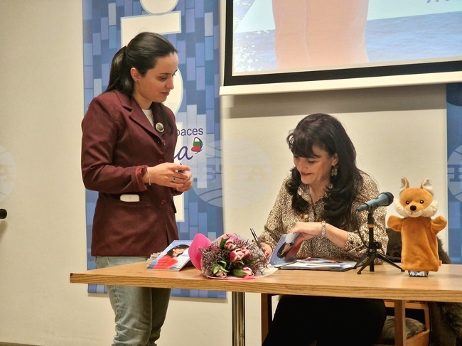 Стихотворенията на Елица Виденова ще служат като терапия за хората, каза издателката Марисиана Влашева