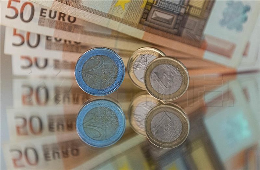 ХИНА: Средната нетна заплата в Хърватия през ноември бележи ръст на месечна и на годишна база