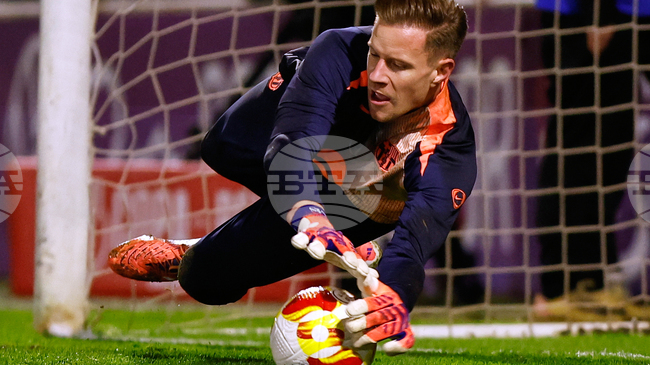 Вратарят Тер Щеген е готов за първия си мач с новия си клуб Жирона