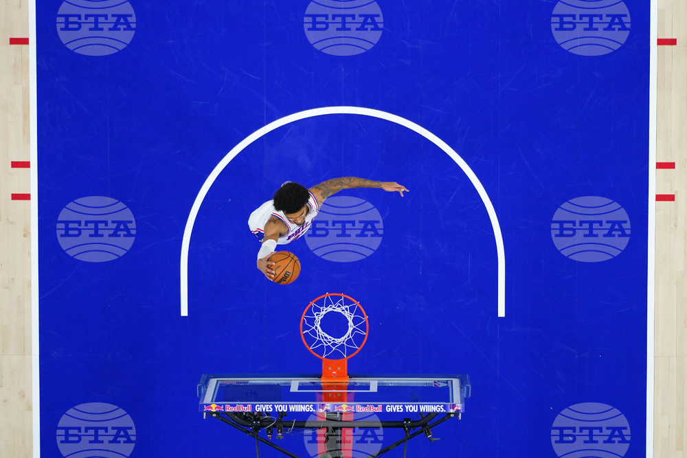 Suns 76ers Basketball