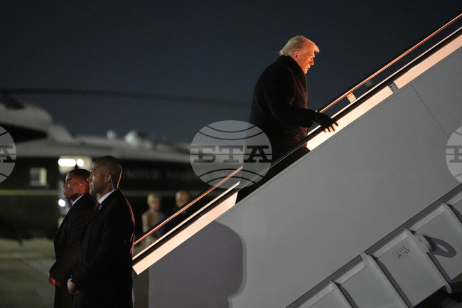 Президентът Тръмп ще пристигне в Давос с около три часа закъснение, каза министърът на финансите на САЩ Скот Бесънт