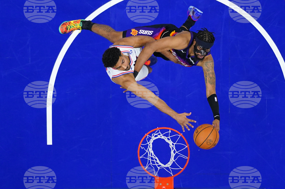 Suns 76ers Basketball