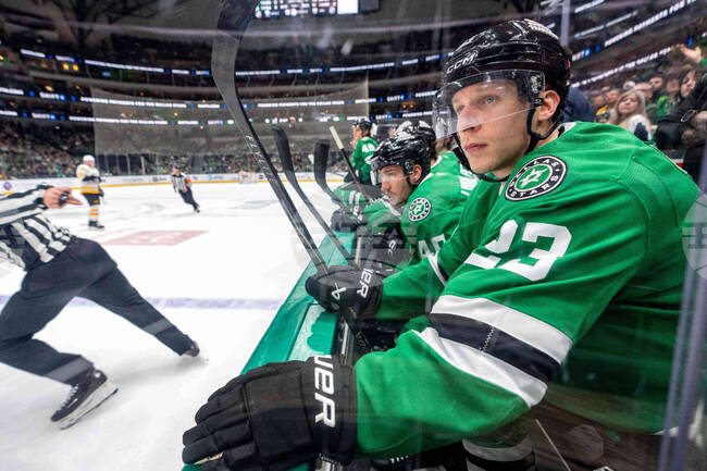 Далас спечели домакинството си срещу Бостън в Националната хокейна лига