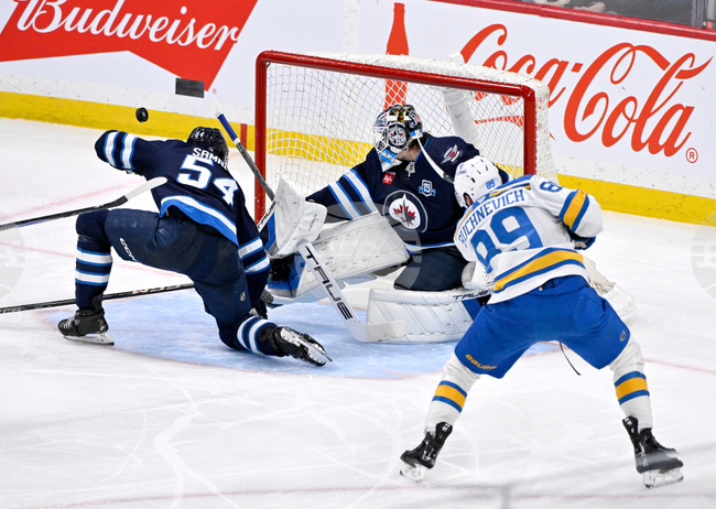 Лидерът в Атлантическата дивизия на НХЛ Тампа Бей записа девета победа в последните 11 мача, Марк Шейфеле с два гола за Уинипег