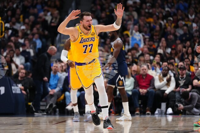 Лос Анджелис Лейкърс надделя над Денвър Нъгетс с трипъл-дабъл на Лука Дончич в мач от НБА