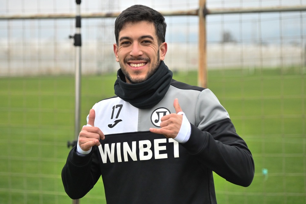 Бившият футболист на Локомотив (Пловдив) Лукас Салинас е на проби при "черно-белите" 