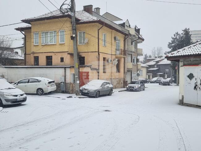 Обилен е снеговалежът при граниницата с Р Северна Македония до Гюешево, четири машини работят за почистването