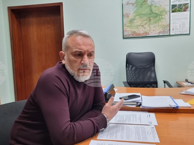 С повишението на температурите може да започне поетапното спиране на линията за ПДЧ в „Кроношпан“, каза директорът на РИОСВ – Велико Търново